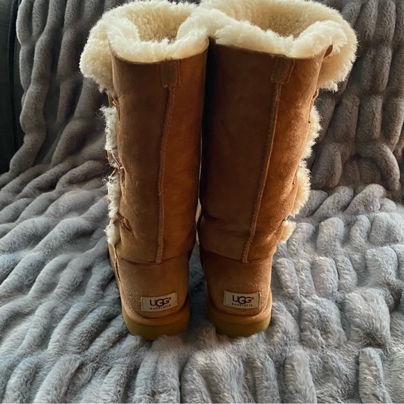 Ugg Bailey Button Triplet II Boot - Picture 8 of 12
